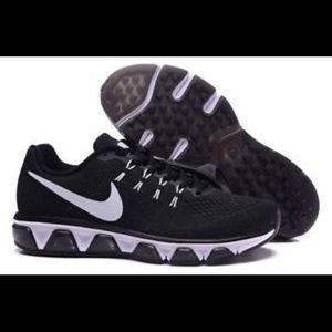 Nike Tailwind 8